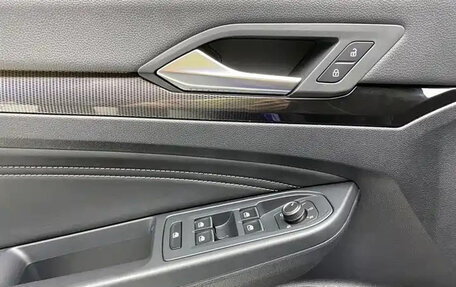 Volkswagen Golf VIII, 2022 год, 1 850 000 рублей, 23 фотография