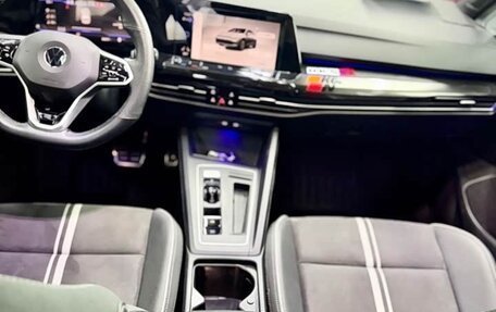 Volkswagen Golf VIII, 2022 год, 1 930 000 рублей, 8 фотография