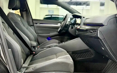 Volkswagen Golf VIII, 2022 год, 1 930 000 рублей, 12 фотография