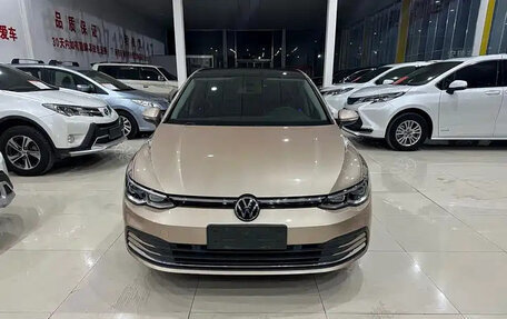 Volkswagen Golf VIII, 2022 год, 1 790 000 рублей, 2 фотография