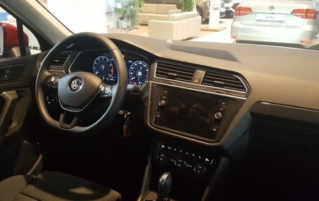 Volkswagen Tiguan II, 2018 год, 3 150 000 рублей, 3 фотография