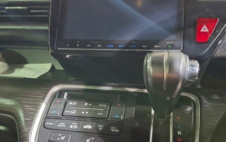 Honda Stepwgn IV, 2017 год, 2 080 000 рублей, 3 фотография