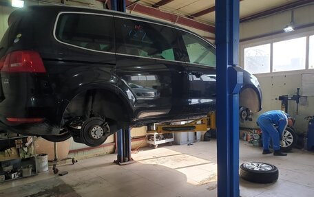 Volkswagen Sharan II, 2011 год, 1 058 000 рублей, 3 фотография