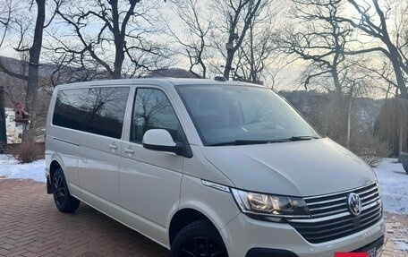 Volkswagen Caravelle T6 рестайлинг, 2021 год, 3 800 000 рублей, 2 фотография