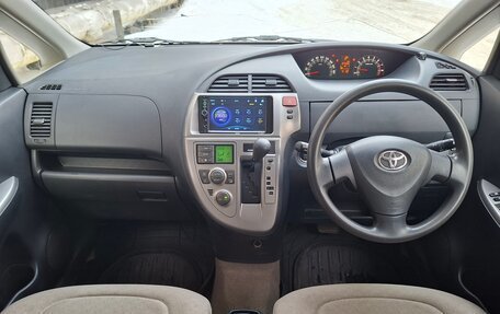 Toyota Ractis I, 2005 год, 600 000 рублей, 12 фотография