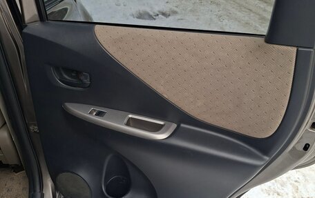 Toyota Ractis I, 2005 год, 600 000 рублей, 20 фотография