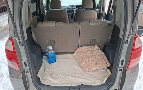 Toyota Ractis I, 2005 год, 600 000 рублей, 21 фотография