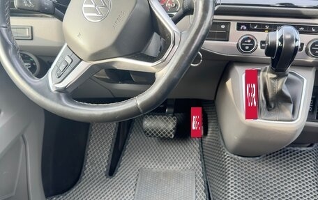 Volkswagen Caravelle T6 рестайлинг, 2021 год, 3 800 000 рублей, 7 фотография