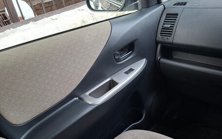 Toyota Ractis I, 2005 год, 600 000 рублей, 16 фотография