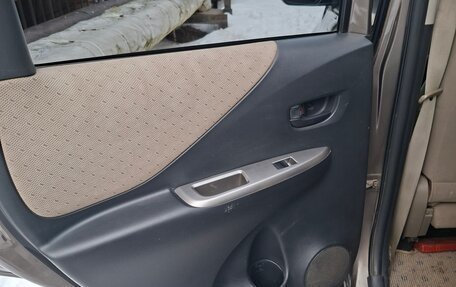 Toyota Ractis I, 2005 год, 600 000 рублей, 22 фотография