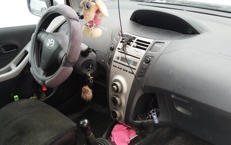 Toyota Yaris III рестайлинг, 2007 год, 320 000 рублей, 5 фотография