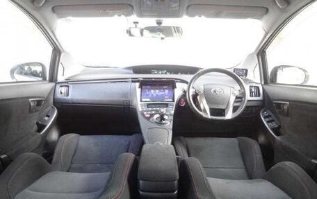 Toyota Prius, 2015 год, 970 000 рублей, 5 фотография