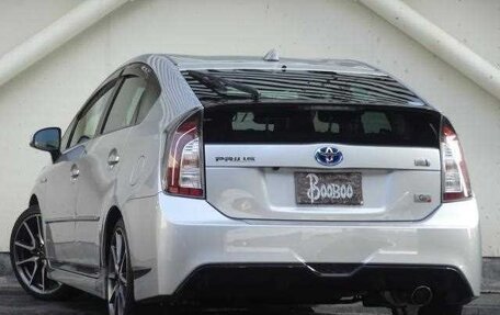 Toyota Prius, 2015 год, 970 000 рублей, 4 фотография