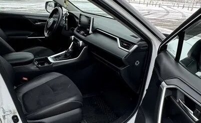 Toyota RAV4, 2021 год, 2 950 000 рублей, 7 фотография