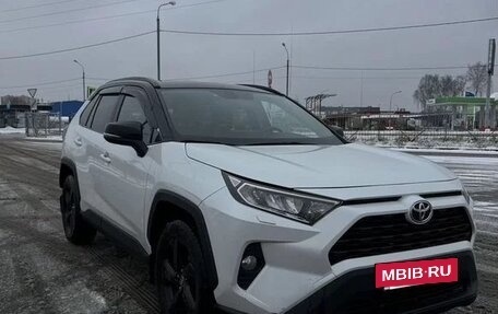 Toyota RAV4, 2021 год, 2 950 000 рублей, 3 фотография
