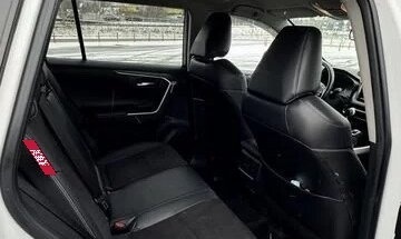 Toyota RAV4, 2021 год, 2 950 000 рублей, 11 фотография