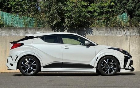 Toyota C-HR I рестайлинг, 2022 год, 1 915 000 рублей, 6 фотография