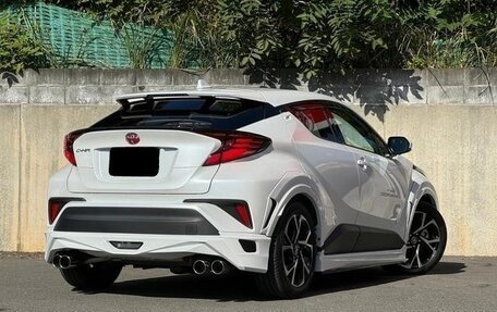 Toyota C-HR I рестайлинг, 2022 год, 1 915 000 рублей, 5 фотография