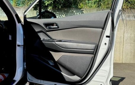 Toyota C-HR I рестайлинг, 2022 год, 1 915 000 рублей, 8 фотография