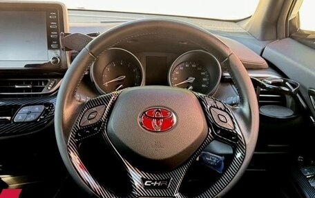 Toyota C-HR I рестайлинг, 2022 год, 1 915 000 рублей, 12 фотография