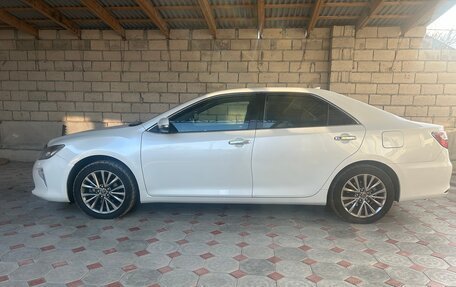 Toyota Camry, 2017 год, 2 158 000 рублей, 2 фотография