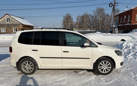 Volkswagen Touran III, 2011 год, 970 000 рублей, 2 фотография
