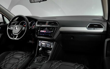 Volkswagen Tiguan II, 2020 год, 2 405 000 рублей, 13 фотография