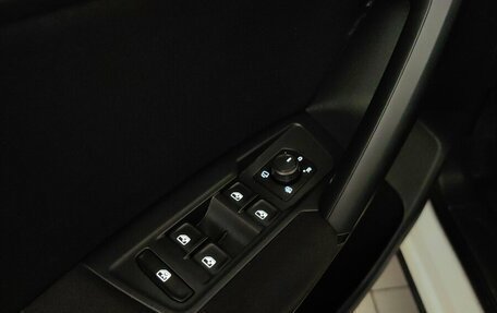 Volkswagen Tiguan II, 2020 год, 2 405 000 рублей, 23 фотография