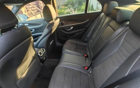 Mercedes-Benz E-Класс, 2018 год, 2 700 000 рублей, 7 фотография