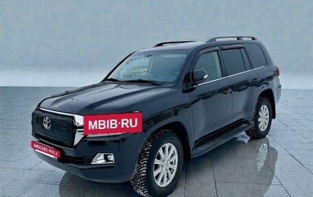 Toyota Land Cruiser 200, 2018 год, 8 900 000 рублей, 3 фотография