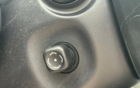 Toyota Land Cruiser Prado 150 рестайлинг 2, 2012 год, 2 350 000 рублей, 15 фотография