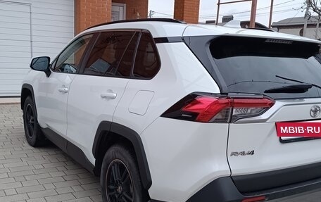 Toyota RAV4, 2021 год, 3 400 000 рублей, 5 фотография