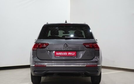 Volkswagen Tiguan II, 2021 год, 2 470 000 рублей, 4 фотография