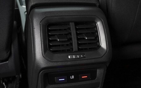 Volkswagen Tiguan II, 2021 год, 2 470 000 рублей, 23 фотография