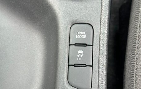 Toyota Yaris, 2021 год, 954 000 рублей, 14 фотография