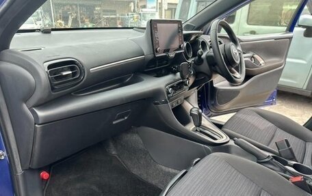 Toyota Yaris, 2021 год, 954 000 рублей, 25 фотография