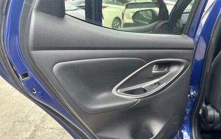 Toyota Yaris, 2021 год, 954 000 рублей, 22 фотография