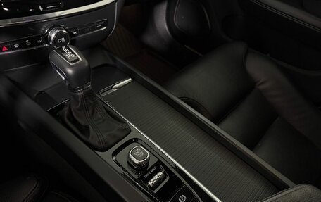 Volvo V60 Cross Country II, 2019 год, 2 975 000 рублей, 16 фотография