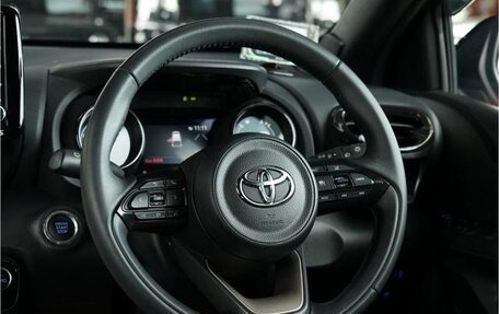 Toyota Yaris, 2022 год, 1 440 000 рублей, 7 фотография