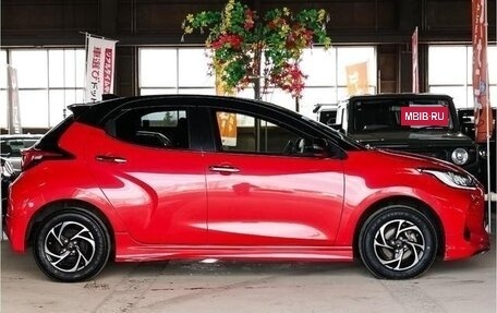 Toyota Yaris, 2022 год, 1 440 000 рублей, 4 фотография