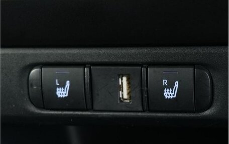 Toyota Yaris, 2022 год, 1 440 000 рублей, 22 фотография