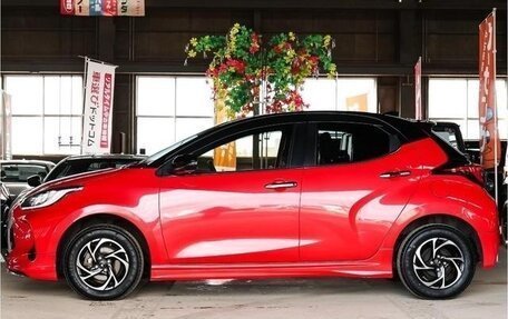 Toyota Yaris, 2022 год, 1 440 000 рублей, 31 фотография