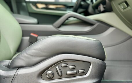 Porsche Cayenne III, 2024 год, 27 000 000 рублей, 26 фотография