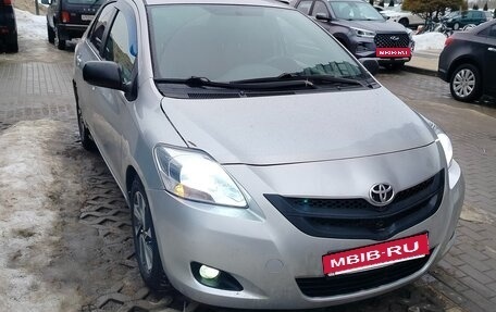 Toyota Yaris III рестайлинг, 2006 год, 300 000 рублей, 2 фотография