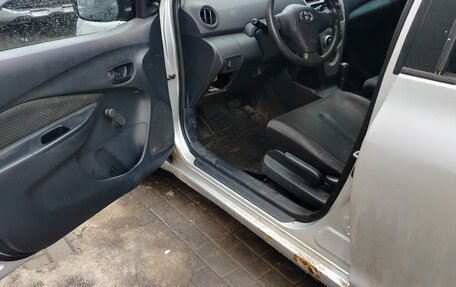 Toyota Yaris III рестайлинг, 2006 год, 300 000 рублей, 5 фотография