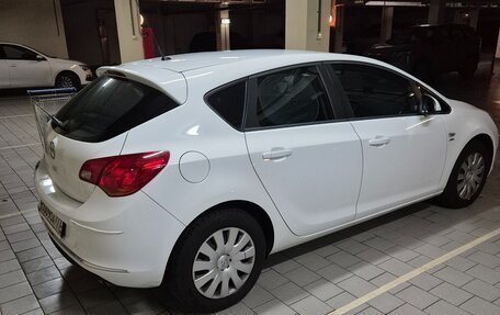 Opel Astra J, 2015 год, 1 390 000 рублей, 2 фотография