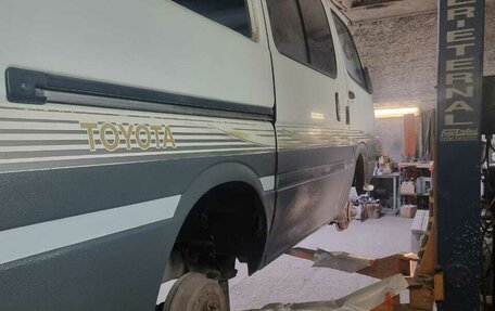 Toyota HiAce, 1998 год, 950 000 рублей, 23 фотография