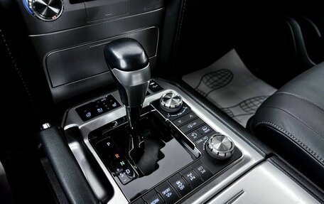 Toyota Land Cruiser 200, 2019 год, 9 550 000 рублей, 26 фотография