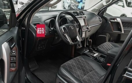 Toyota Land Cruiser Prado 150 рестайлинг 2, 2015 год, 3 490 000 рублей, 6 фотография