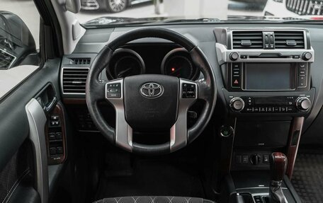 Toyota Land Cruiser Prado 150 рестайлинг 2, 2015 год, 3 490 000 рублей, 14 фотография